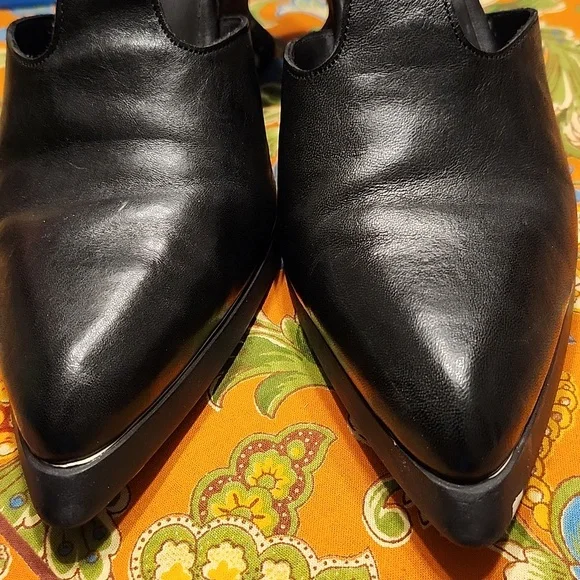 John Fluevog Black Zoomies - Picture 8 of 10